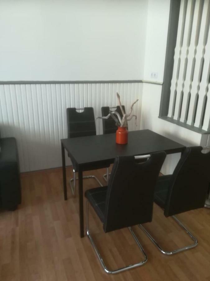 Zentral Gelegene Wohnung In Velbert-Mitte Luaran gambar